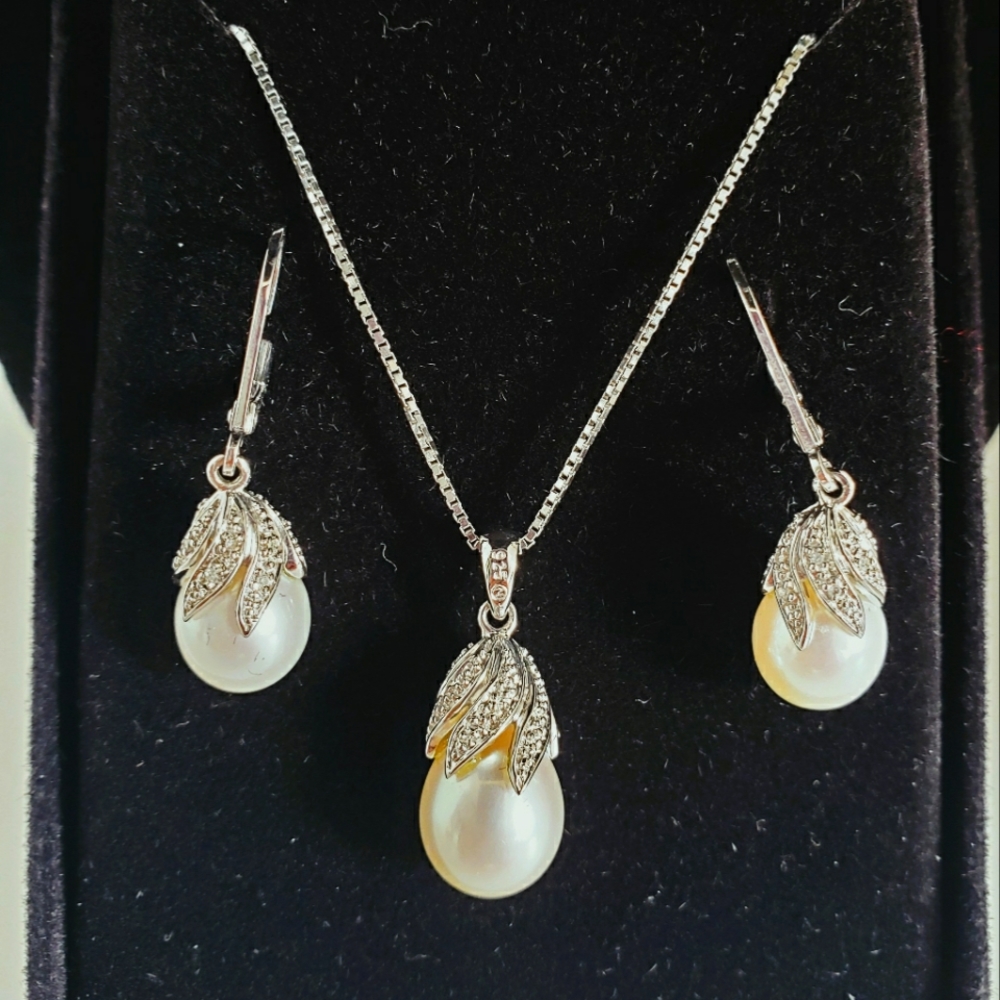 Ridge Pearl/Opaque Cultured Pearl Earring/Pendant Set CFWP Diamond Leaf
